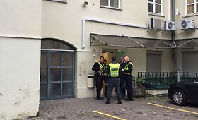 Sostinės senamiestyje &ndash; neeilinė pareigūnų operacija dėl įtariamo G.Kildi&scaron;ienės ir R.Karbauskio susitikimo