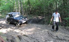 Studentų kelionė: lūžus lingei, įstrigę Krymo mechaniko garaže 