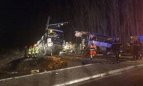 Pietų Prancūzijoje susidūrė mokyklinis autobusas ir traukinys