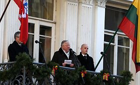 Vasario 16-osios minėjimas prie Signatarų namų
