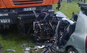 Vilkavi&scaron;kyje susidūrė sunkvežimis ir &bdquo;Renault&ldquo;