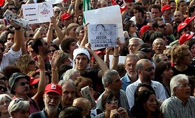 Romoje &ndash; masinės demonstracijos prie&scaron; Berlusconi