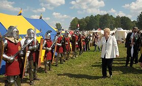 Prezidentė D.Grybauskaitė Žalgirio mū&scaron;io lauke aplankė lietuvių stovyklą