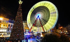 Įvairiuose pasaulio kampeliuose įžiebtos Kalėdų eglutės
