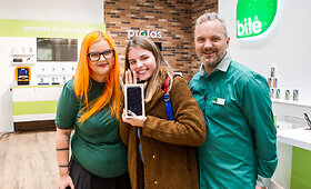 &bdquo;iPhone Xs&ldquo; pasitikimas &bdquo;Bitės&ldquo; salone