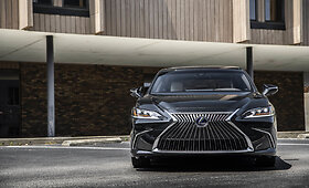 Prabangus sedanas &bdquo;Lexus ES&ldquo;