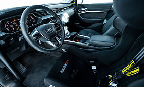 &bdquo;Audi e-tron&ldquo; i&scaron;bandytas kalnų slidinėjimo trasoje: kopė 85 proc. statumo &scaron;laitu