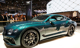 Prabangūs &bdquo;Bentley&ldquo; modeliai Ženevos automobilių arodoje