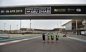 Rokas Baciu&scaron;ka apžiūrėjo &bdquo;Formulės 1&ldquo; Yas Marina trasos dalį
