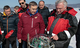 Mokslininkai į Baikalo gelmę panardino vieną didžiausių teleskopų
