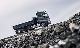 &bdquo;Volvo Trucks&ldquo; pristato naujas funkcijas, skirtas saugiai vairuoti sudėtingomis sąlygomis