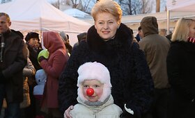 Kalėdų mugė prezidentūros kieme 