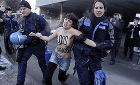 Nuogas &bdquo;Femen&ldquo; aktyvisčių protestas Davose