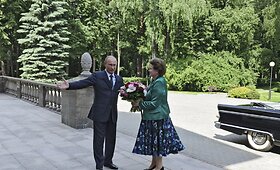 Vladimiras Putinas įteikė gėlių pirmajai žemės kosmonautei Valentinai Tere&scaron;kovai
