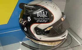 IndyCar lenktynininkų &scaron;almai turi prijungiamas žarnas