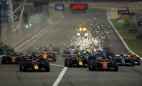 F1 lenktynes Bahreine laimėjo Maxas Verstappenas