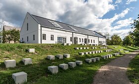 Rietave atsirado nauja kultūros erdvė: rekonstruota senosios Oginskių dvarvietės arklidė su karietine