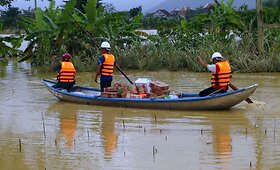 Potvynis siaubia Vietnamą, yra aukų