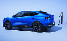 &bdquo;Alpine&ldquo; patirtimi praturtinta &bdquo;Renault&ldquo; naujiena &ndash; i&scaron; tinklo įkraunamas hibridas &bdquo;Rafale E-Tech 4x4 300 HP&ldquo;