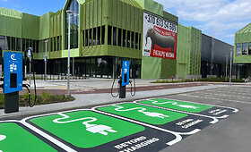 A1 magistralėje, &scaron;alia &bdquo;Urban HUB&ldquo;, pradėjo veikti vienas didžiausių elektromobilių įkrovos centrų