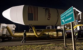 Raketa &bdquo;Antares&rdquo;, kelsianti erdvėlaivį &bdquo;Cygnus&ldquo; su Lietuvos palydovais