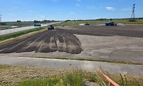 Asfaltuojama Palangos Aurum 1006 km lenktynių Padock zona