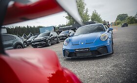 Daugiau nei 100 &bdquo;Porsche&ldquo; Kauno Rotu&scaron;ės aik&scaron;tėje ir Nemuno žiede