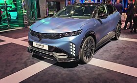 Atnaujintas Renault Megane E-Tech Paryžiaus automobilių parodoje