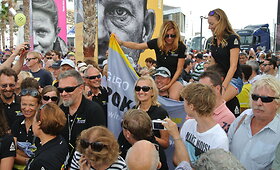 Roką Milevičių į regatą &bdquo;Volvo Ocean Race&ldquo; i&scaron;lydėjo minia lietuvių, tėvai ir draugė Erika