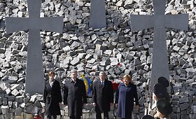 I&scaron;kilminga pagerbimo ceremonija prie lenkų, i&scaron;žudytų Raudonosios armijos 1937-1940 m., masinės kapavietės