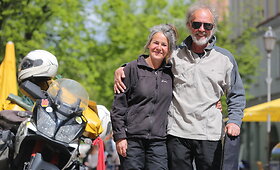 Sutuoktiniai: suomis Denas ir ispanė Lola keliauja po pasaulį motociklais 