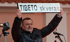 Vilniaus merui įteikta Tibeto skvero lenta