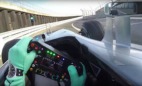 &bdquo;Mercedes&ldquo; pristatė 2016 m. &bdquo;Formulės 1&ldquo; bolidą W07