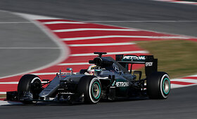 &bdquo;Mercedes&ldquo; F-1 bolidas Barselonos trasoje
