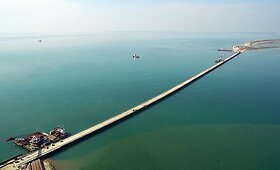 Rusija pradėjo statyti tiltą į okupuotą Krymą