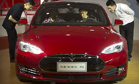 Atnaujintas sedanas &bdquo;Tesla Model S&ldquo;