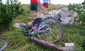 Kauno rajone konstrukcijos užgriuvo 20 dviratininkų