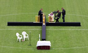 &Scaron;ventos mi&scaron;ios ir atminimo kryžiai žuvusiems &bdquo;Love Parade&ldquo;