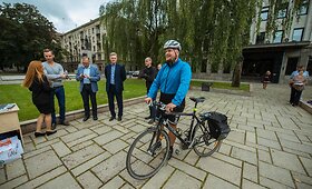 Eismo dalyvių lenktynės Kaune: maratonininkas prie&scaron; dviratį, autobusą ir automobilį