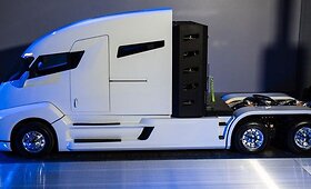 &bdquo;Nikola&ldquo; pristatė vilkiką varomą vandeniliu ir nuvažiuojantį 1900 km