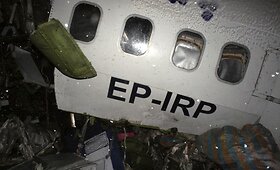 Irane per pūgą sudužo keleivinis lėktuvas, i&scaron;sigelbėjo tik laimės kūdikiai 