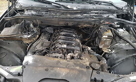 I&scaron;degęs BMW X5 variklio skyrius
