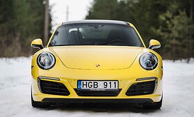 Kas bendra tarp sporti&scaron;ko &bdquo;Porsche 911 Carrera 4S&ldquo; ir traktoriaus &bdquo;John Deere&ldquo;?