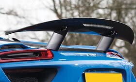 Parduodamas vienintelis pasaulyje žydros spalvos &bdquo;Porsche 918 Spyder&ldquo;