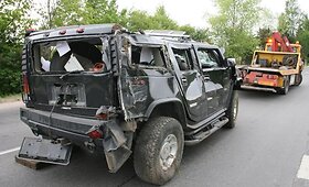 Moters vairuojamas įspūdingas visureigis &bdquo;Hummer&ldquo; nusirito nuo kelio