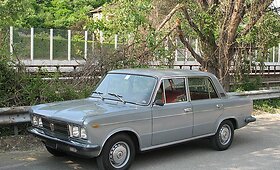Automobilis VAZ-2103