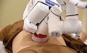 Singapūre masažą atlieka robotė-masažuotoja