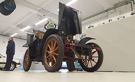 Istorinis &bdquo;Peugeot Type 56&ldquo; Sochaux esančiose restauravimo dirbtuvėse