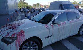 Incidentas prie prekybos centro Kaune: BMW nutepliotas uogiene