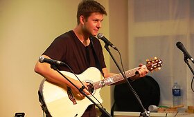 Gyvos dainos festivalis &bdquo;A&scaron; vienas toks&ldquo; prasidėjo muzikuojančių jaunuolių pasirodymu